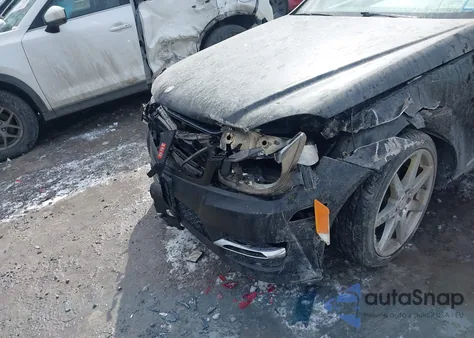 2014 Mercedes-Benz C 300 Sport 4Matic z USA, uszkodzony, nr VIN WDDGF8AB1EA964917